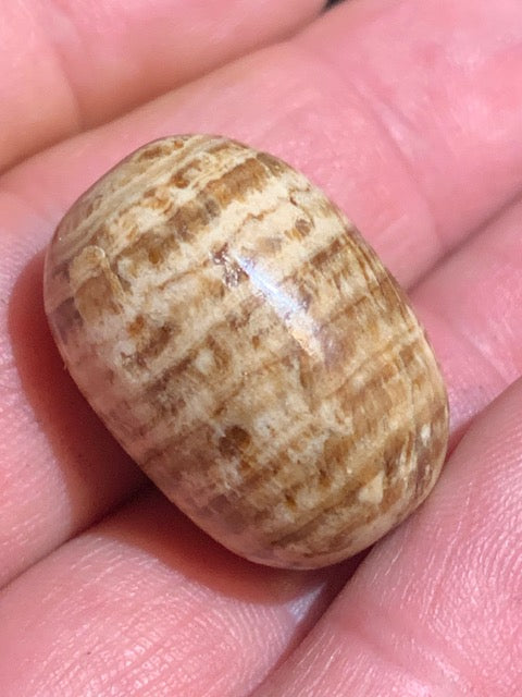 Aragonite, coeur de cristal roulée - 25 x 18 mm de diamètre - 13,1 gr.