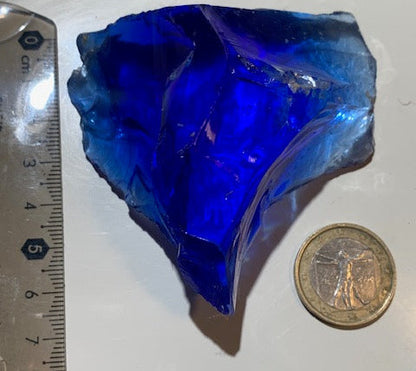 Gros morceau de verre d'art bleu - 72 x 69 x 33 mm - 146 gr.