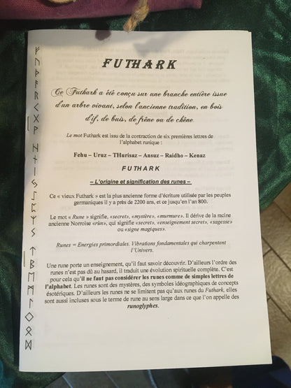 Sélection de Runes en bois, 25 pierres gravées d'environ 2,5 centimètres. Très belle qualité, fait à la main dans les règles, parfait !
