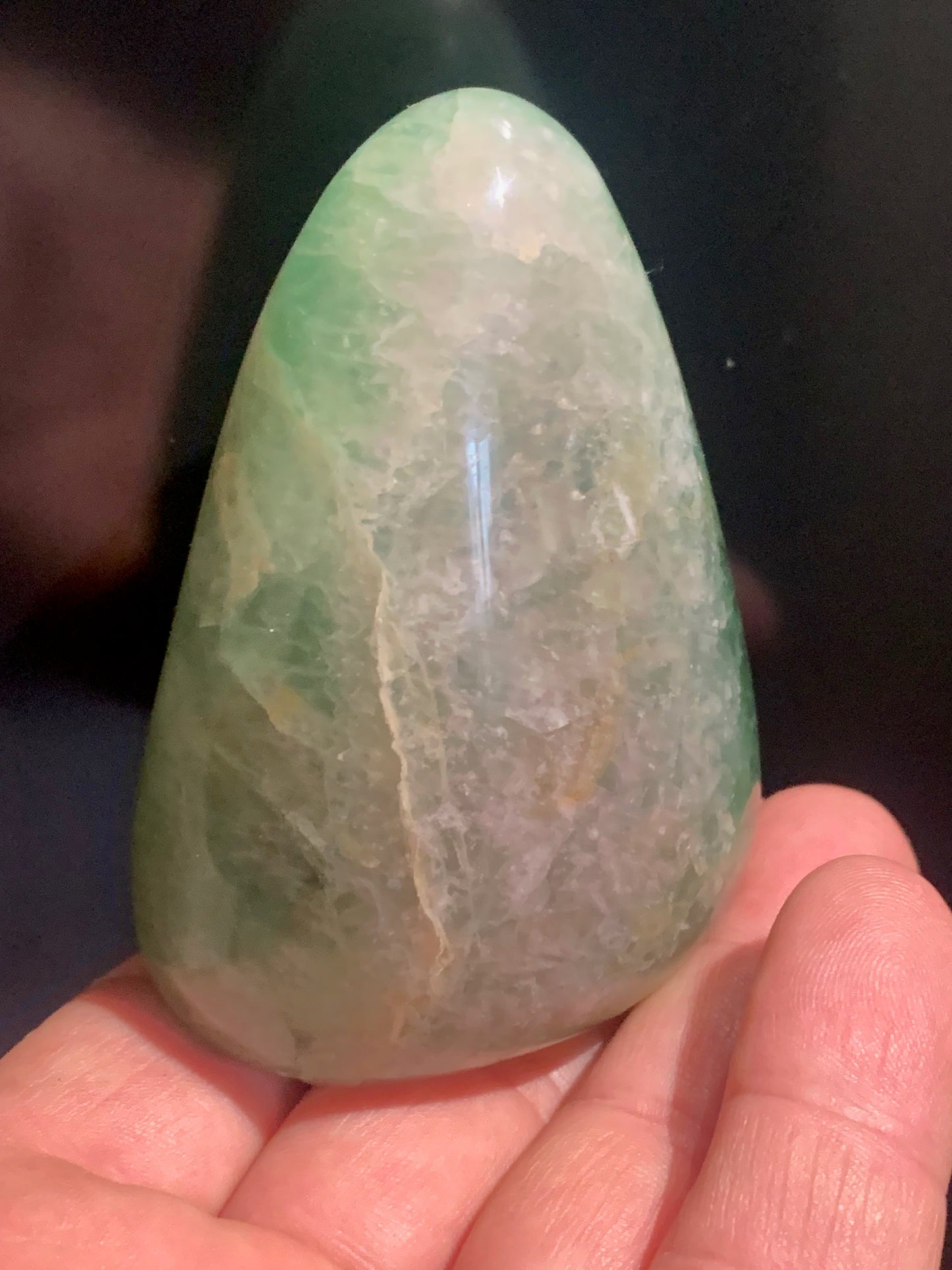 Fluorite verte, forme libre de 75 mm x 55 x 45 - 346 grammes. Belle qualité, magnifique pièce !