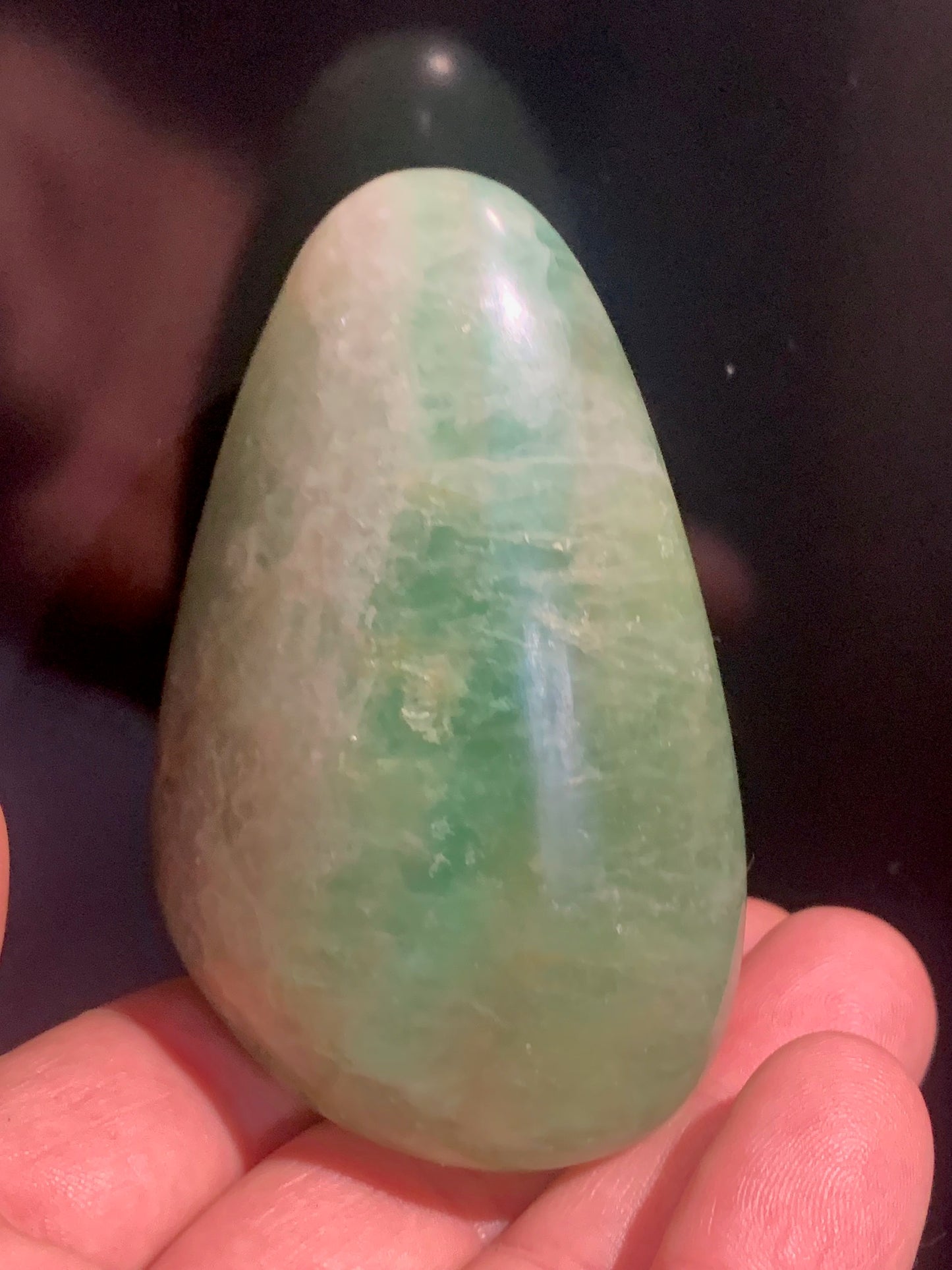 Fluorite verte, forme libre de 75 mm x 55 x 45 - 346 grammes. Belle qualité, magnifique pièce !