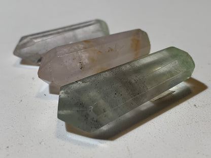Fluorite multicolore - Lot de 3 petites pointes/ lasers 35 à 30 mm - Parfait pour la bijouterie ou collection
