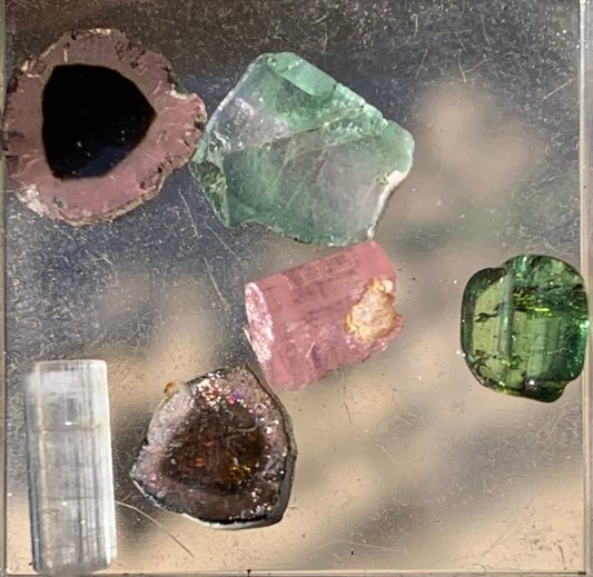 Tourmaline, coffret collection de 6 pièces de 7mm x7 x2 environ - 6,5 carats. Parfait en bijouterie, collection ,exposition...