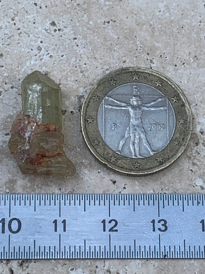 Apatite jaune, de 24mm x14 x10 environ - 16,5 carats. Parfait en bijouterie, collection ,exposition...