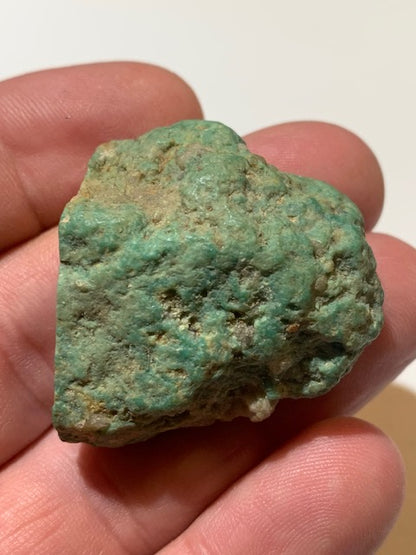 Turquoise verte du Mexique, demi pépite naturelle de 35 mm x 33 x 18 - 25 gr.