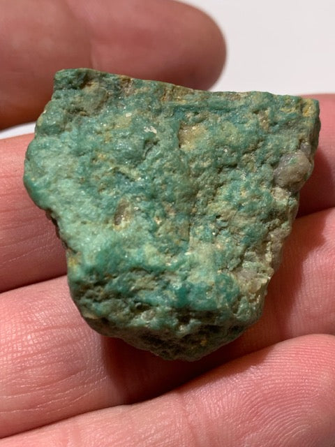 Turquoise verte du Mexique, demi pépite naturelle de 35 mm x 33 x 18 - 25 gr.