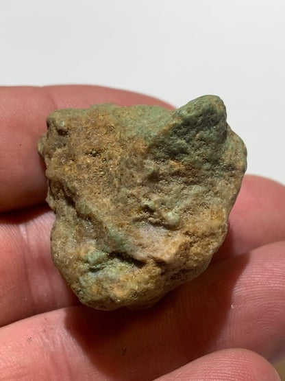 Turquoise verte du Mexique, pépite naturelle de 35 x 30 x 27 - 27,3 gr.
