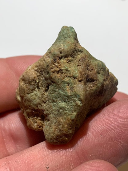 Turquoise verte du Mexique, pépite naturelle de 35 x 30 x 27 - 27,3 gr.