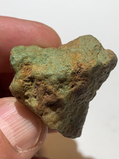 Turquoise verte du Mexique, pépite naturelle de 35 x 30 x 27 - 27,3 gr.