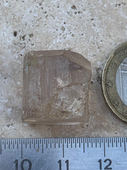 Topaze Impériale, superbe cristal naturel de 21mm x18 x12 - 11 grammes/ 55 carats. Belle pièce de collection, unique et assez rare sur le marché !