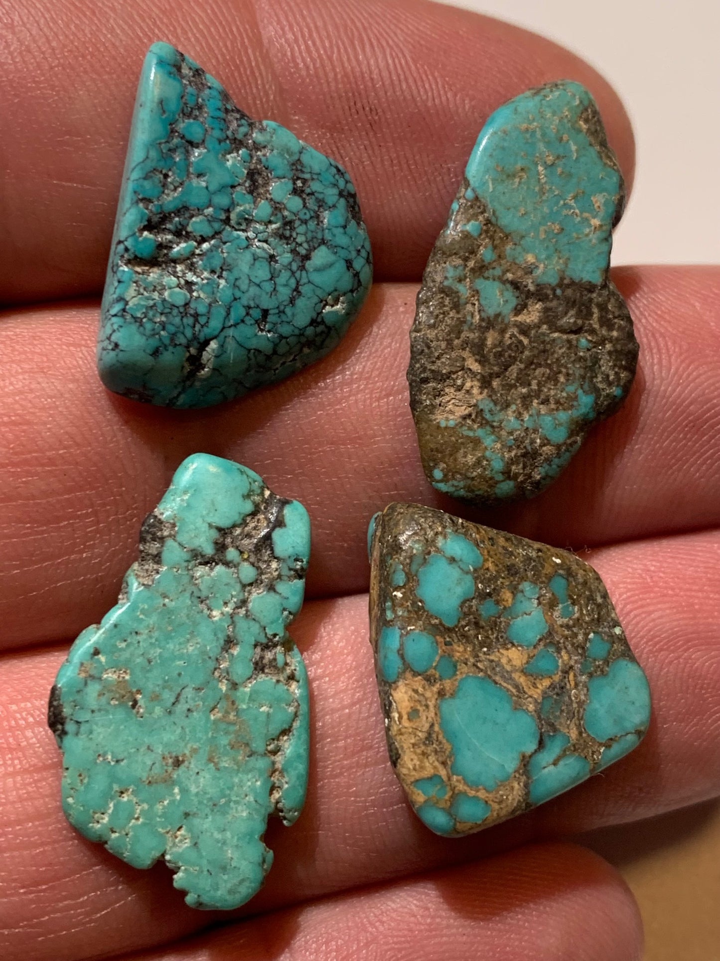 Turquoise Tibétaine, en lot ou à l'unité - Petites pépites naturelles de 25 mm x 18 x 5 - 2 grammes en moyenne