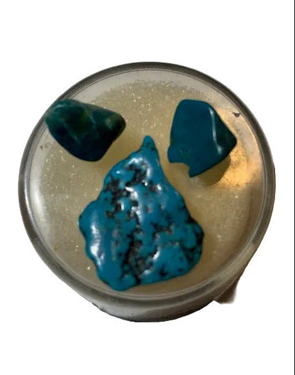 Turquoise Américaine, petites pépites naturelles diverses avec boîte de présentation