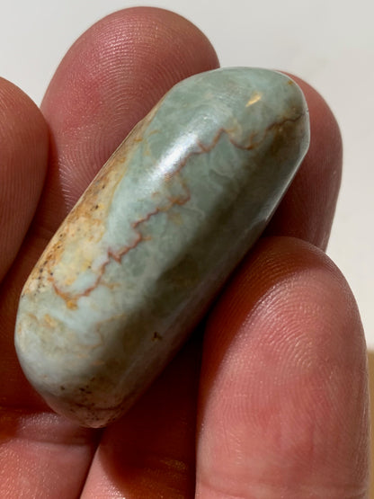 Turquoise de Madagascar, petite pierre roulée (poli) - 4 cm x 1,8 de diamètre - Parfait en pendentif !