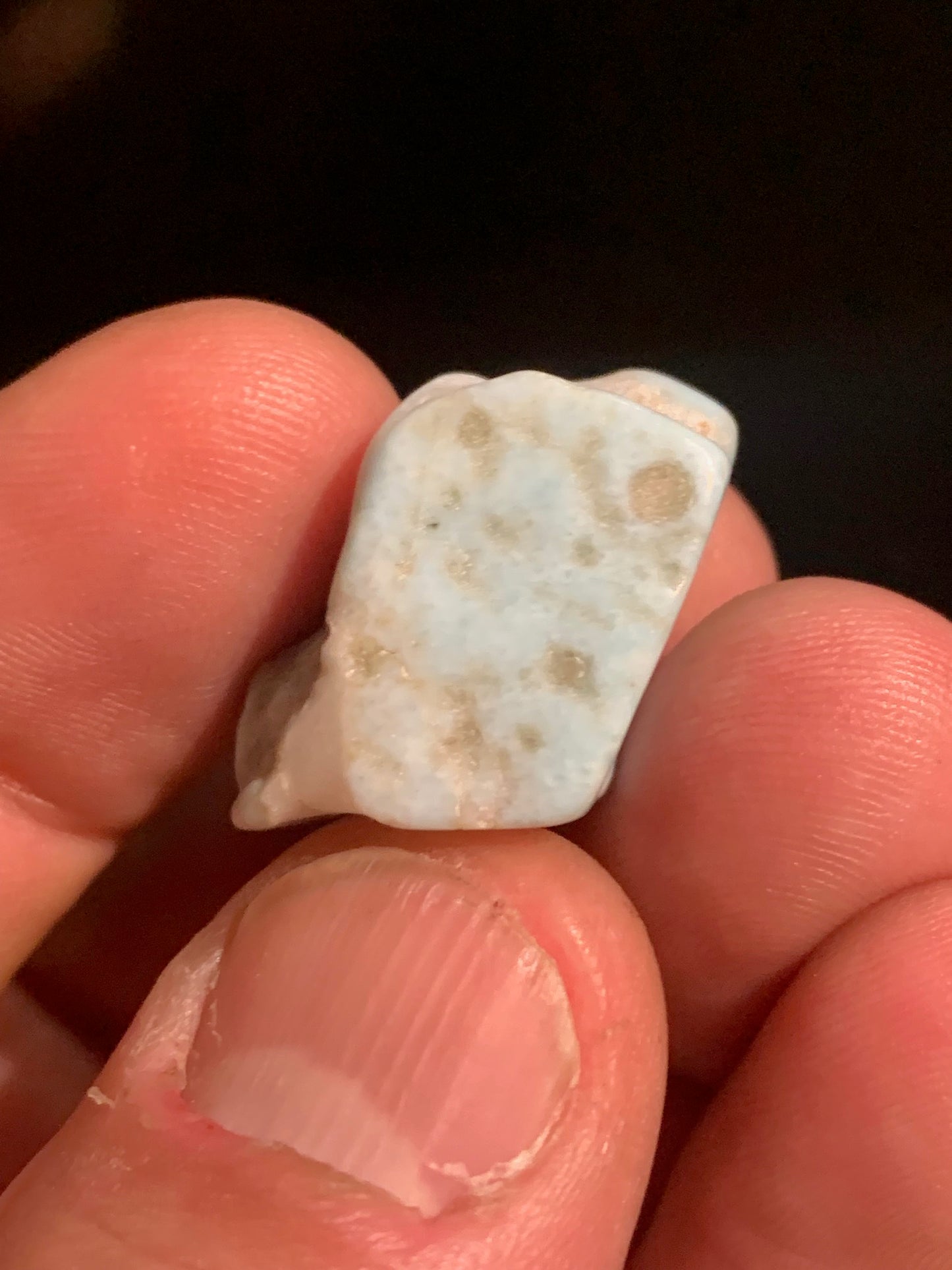 Larimar – pierre roulée – 28 x 16 x 15 mm – 9,9 gr.