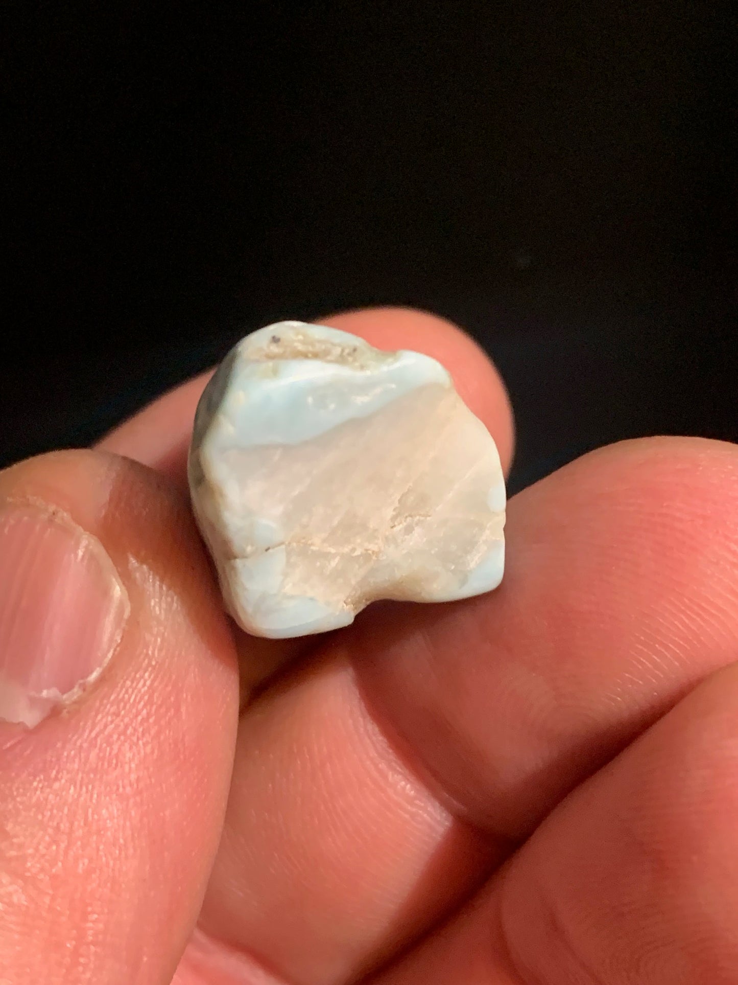 Larimar – pierre roulée – 28 x 16 x 15 mm – 9,9 gr.