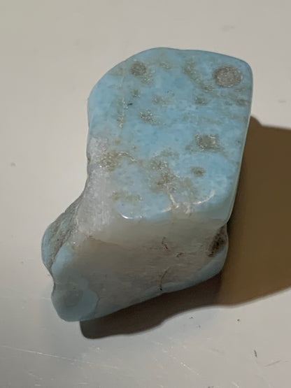 Larimar – pierre roulée – 28 x 16 x 15 mm – 9,9 gr.