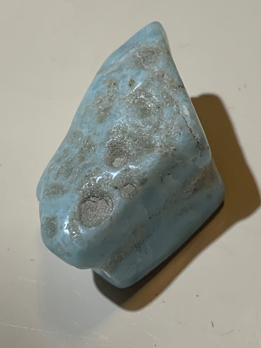 Larimar – pierre roulée – 28 x 16 x 15 mm – 9,9 gr.