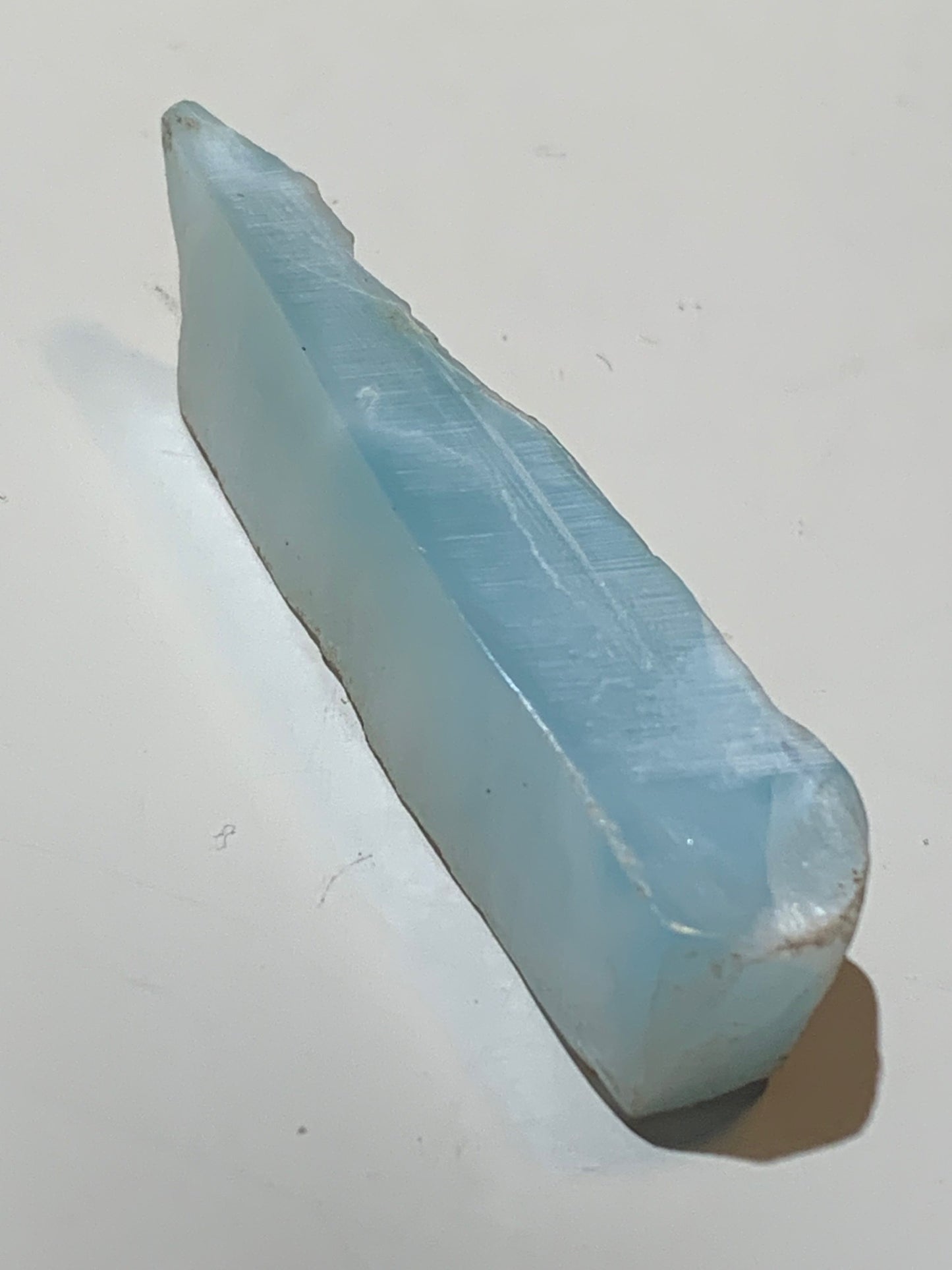 Larimar – pierre roulée – 41 x 12 x 10 mm – 7,1 gr.