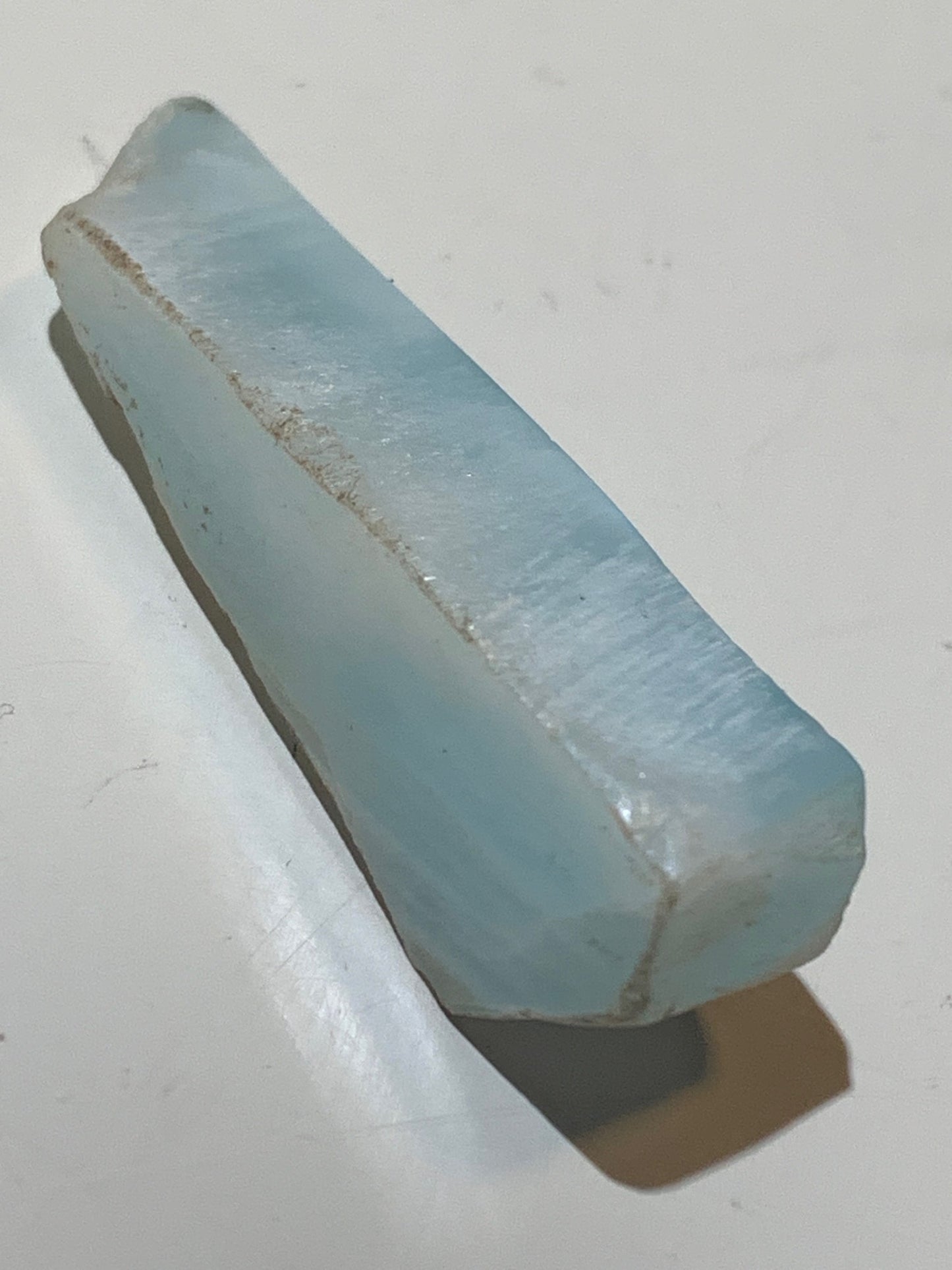 Larimar – pierre roulée – 41 x 12 x 10 mm – 7,1 gr.