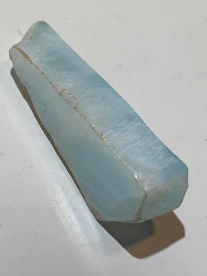 Larimar – pierre roulée – 41 x 12 x 10 mm – 7,1 gr.