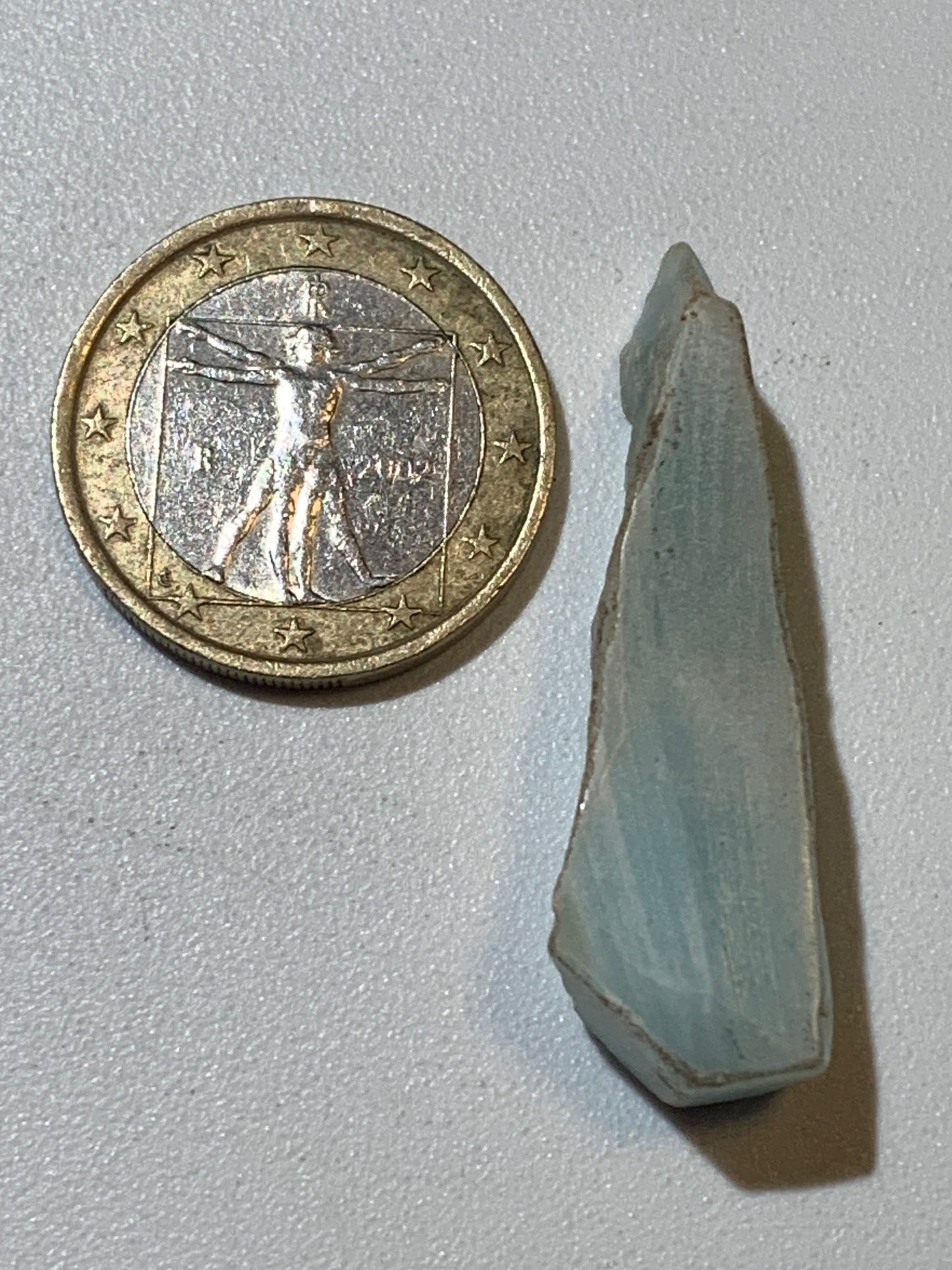 Larimar – pierre roulée – 41 x 12 x 10 mm – 7,1 gr.
