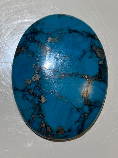 Turquoise reconstituée, cabochon de forme ovale de 40 mm x 30 x 5 - 9,4 gr.