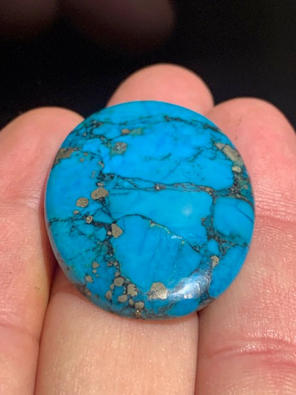 Turquoise reconstituée, cabochon de forme ovale de 40 mm x 30 x 5 - 9,4 gr.