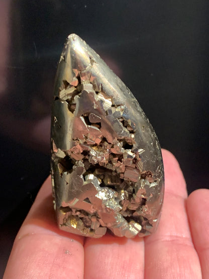 Pyrite, forme libre de 65 x 35 x 28 millimètres - 146,2 grammes