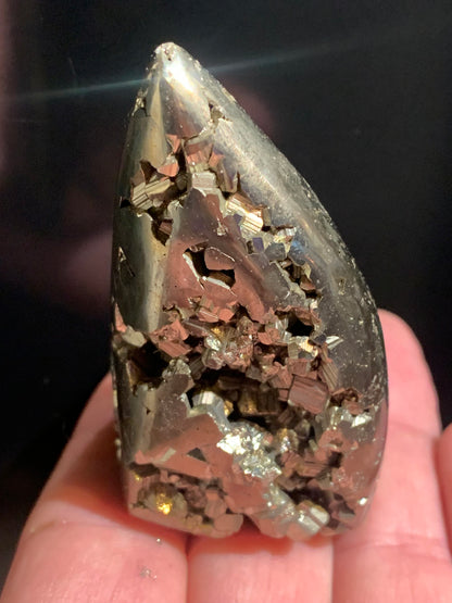 Pyrite, forme libre de 65 x 35 x 28 millimètres - 146,2 grammes