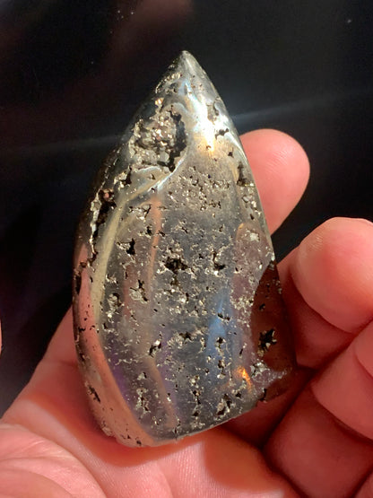 Pyrite, forme libre de 65 x 35 x 28 millimètres - 146,2 grammes