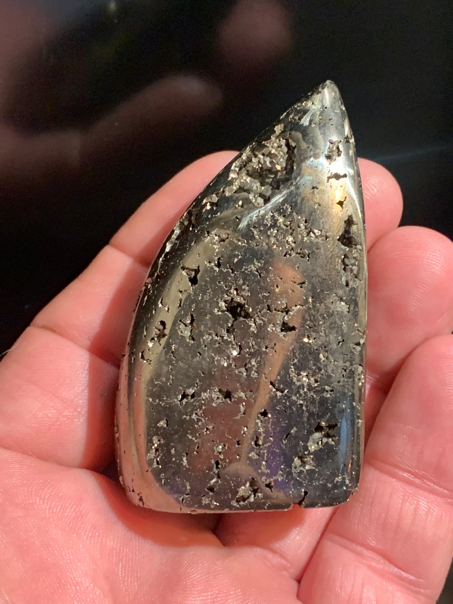 Pyrite, forme libre de 65 x 35 x 28 millimètres - 146,2 grammes