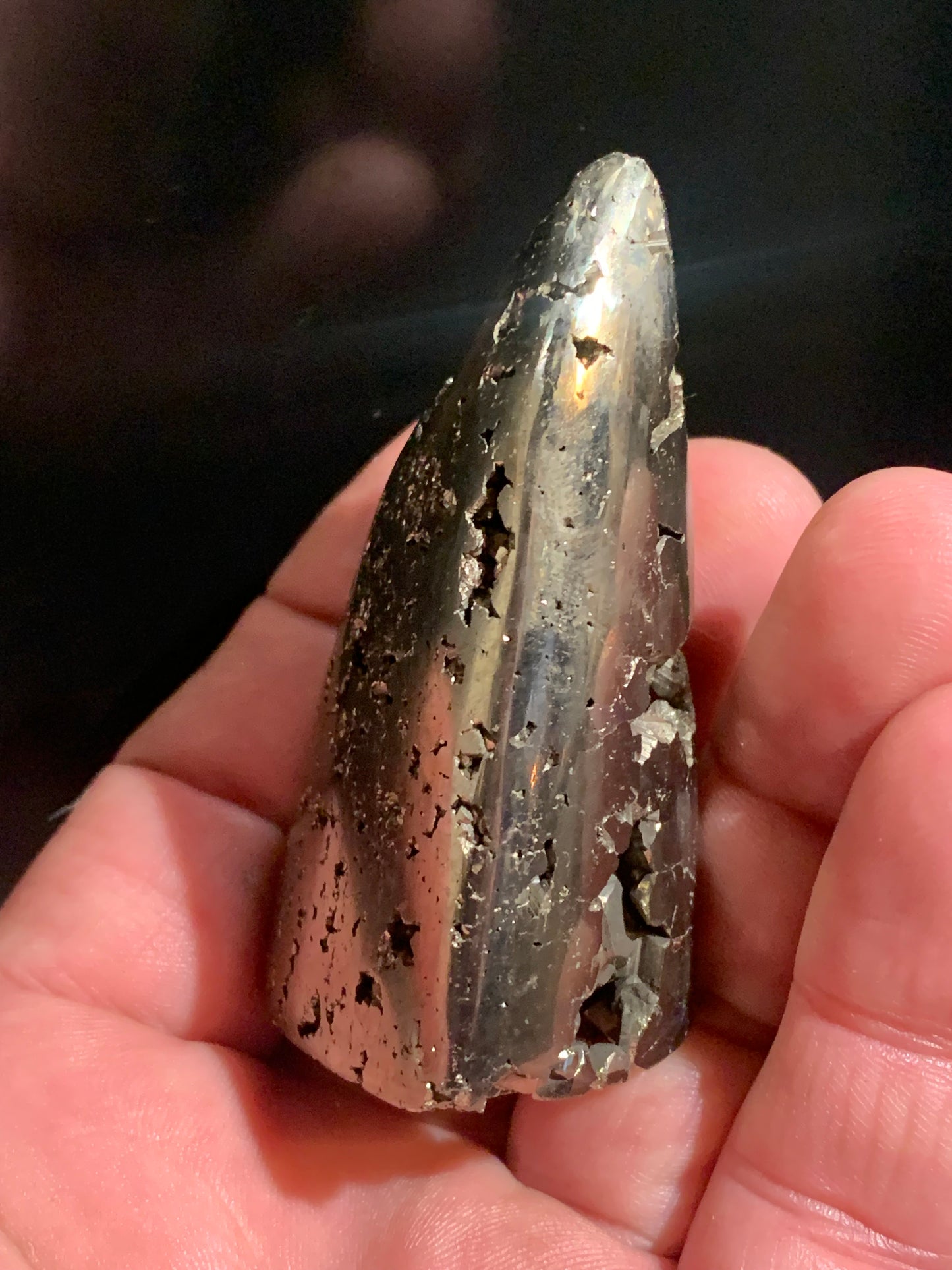 Pyrite, forme libre de 65 x 35 x 28 millimètres - 146,2 grammes