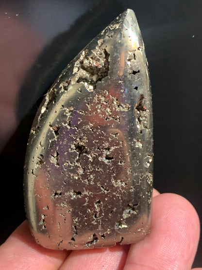 Pyrite, forme libre de 65 x 35 x 28 millimètres - 146,2 grammes