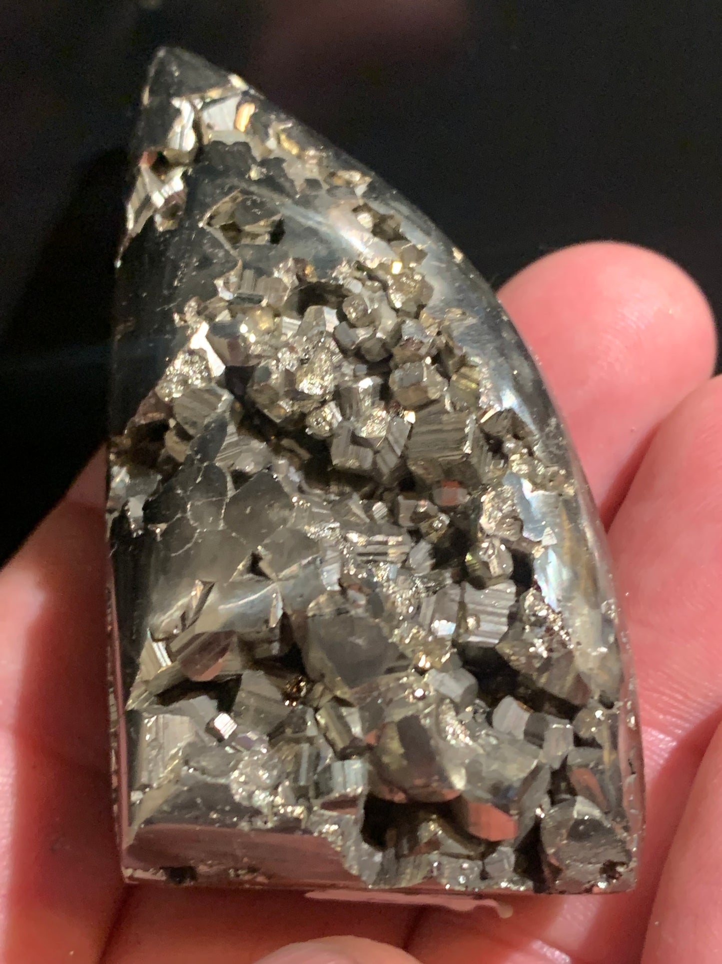 Pyrite, forme libre de 65 x 35 x 28 millimètres - 146,2 grammes