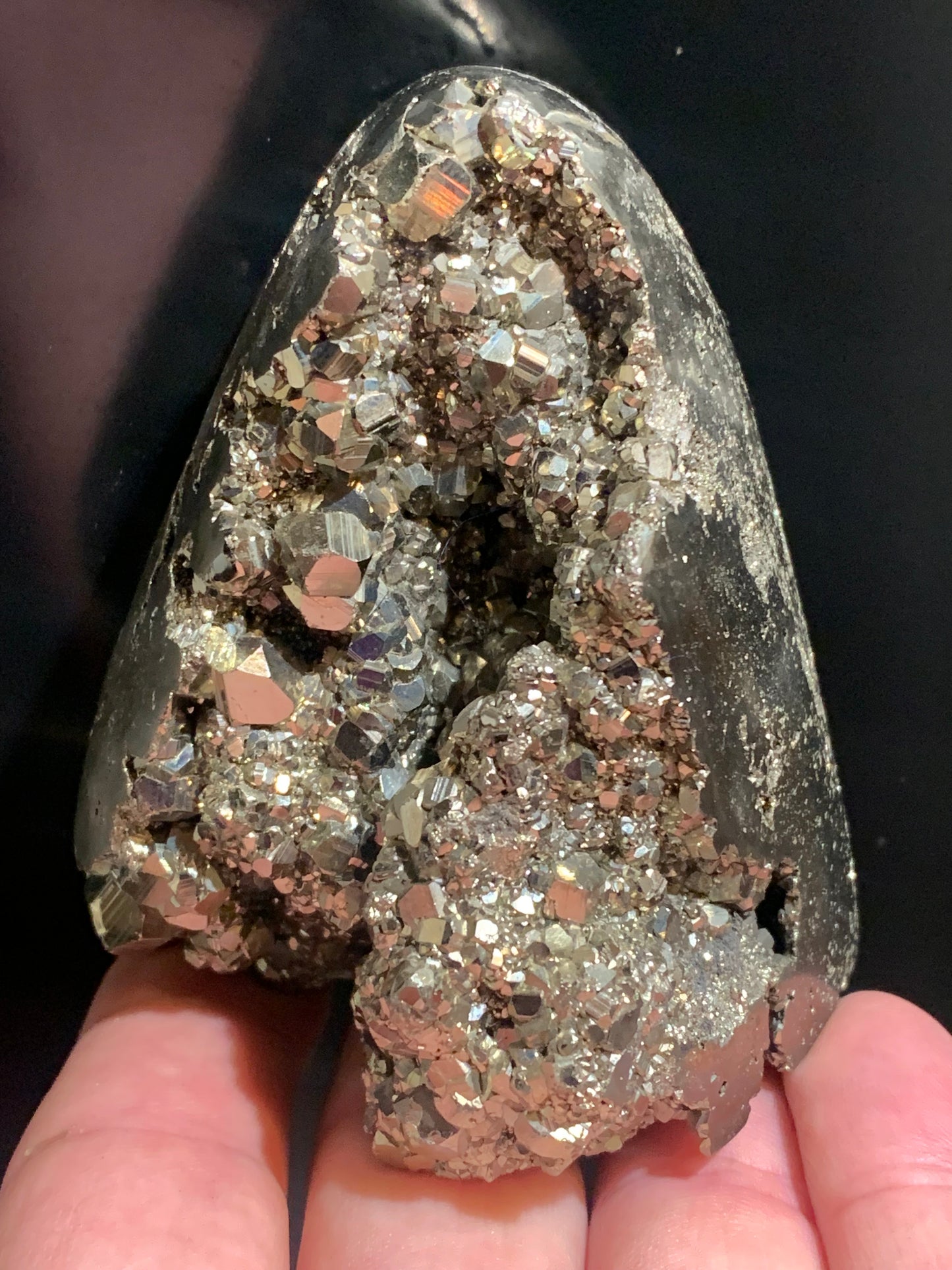 Pyrite octaédrique, forme libre de 83 x 70 x 56 millimètres - 489 grammes