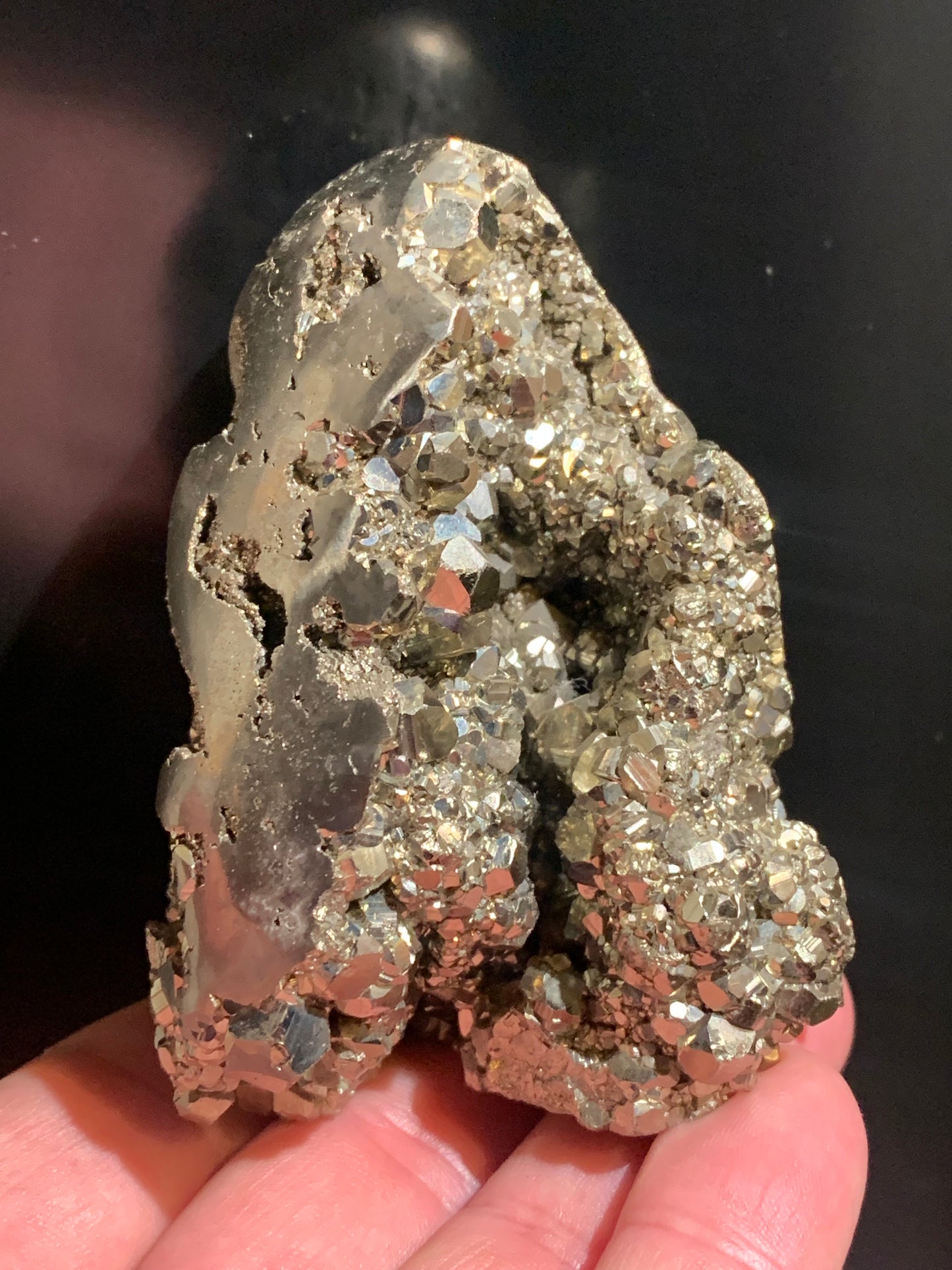 Pyrite octaédrique, forme libre de 83 x 70 x 56 millimètres - 489 grammes