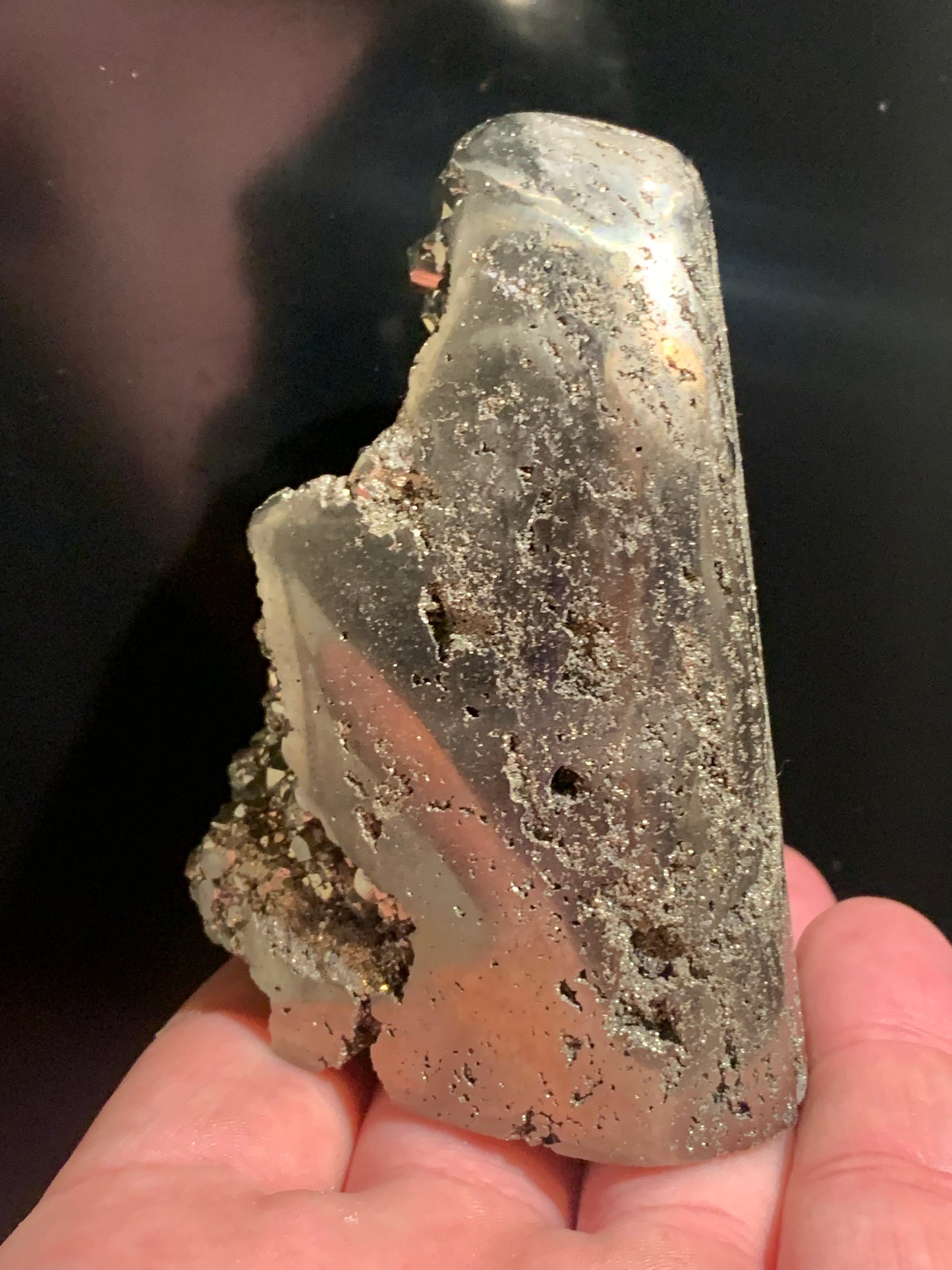 Pyrite octaédrique, forme libre de 83 x 70 x 56 millimètres - 489 grammes