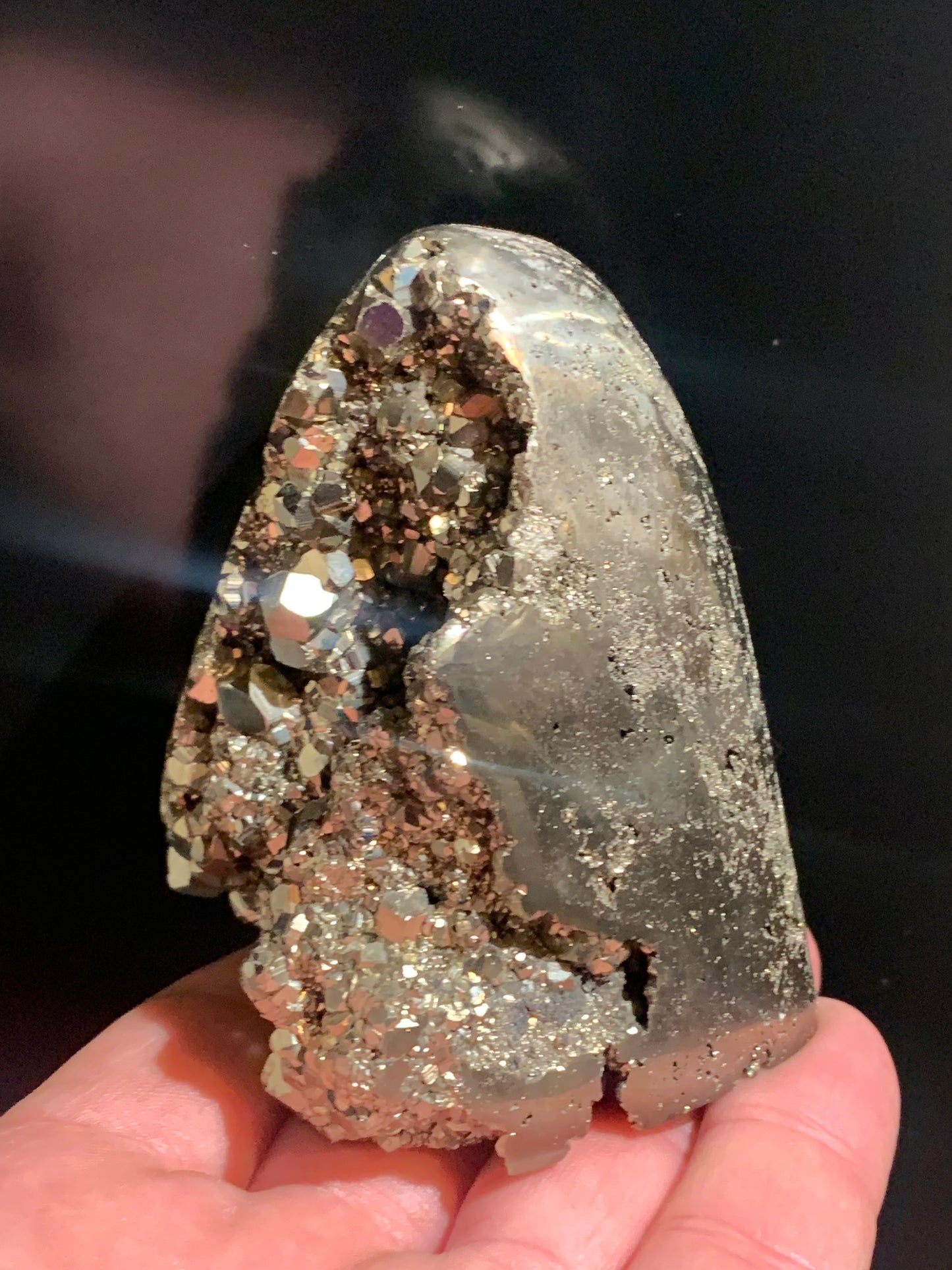 Pyrite octaédrique, forme libre de 83 x 70 x 56 millimètres - 489 grammes