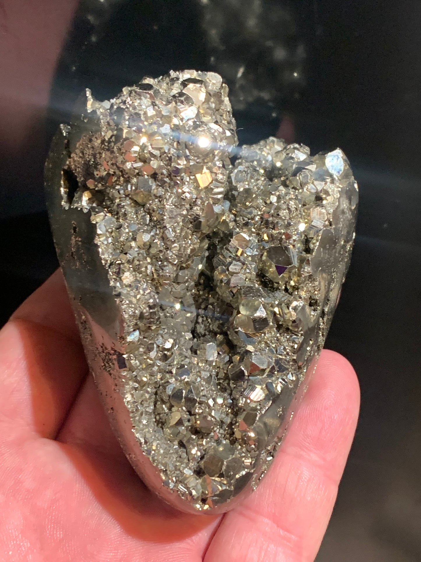 Pyrite octaédrique, forme libre de 83 x 70 x 56 millimètres - 489 grammes