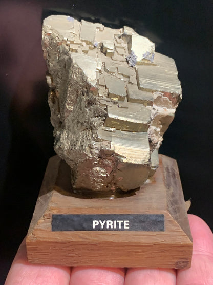 Pyrite, spécimen brut de 69 x 54 x 46 millimètres - 324 grammes