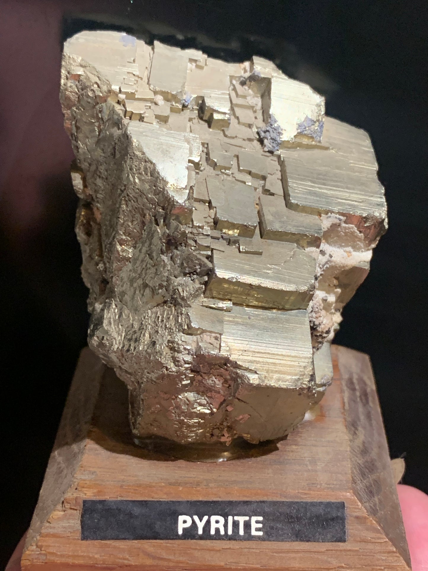Pyrite, spécimen brut de 69 x 54 x 46 millimètres - 324 grammes
