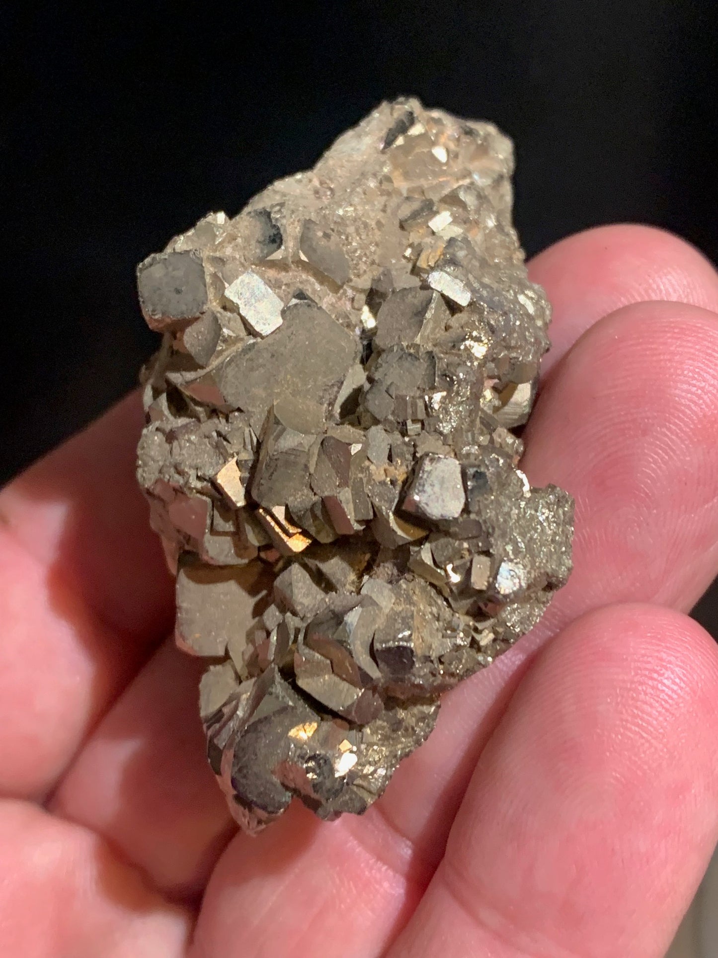 Pyrite, spécimen brut de 62 x 43 x 34 millimètres - 111,1 grammes
