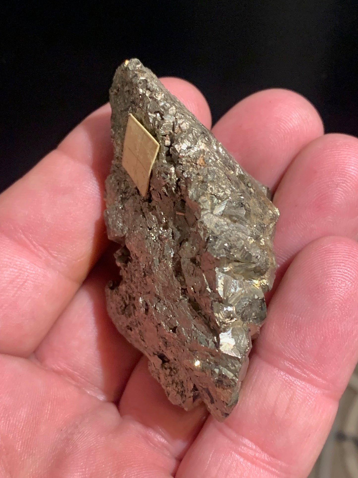 Pyrite, spécimen brut de 62 x 43 x 34 millimètres - 111,1 grammes