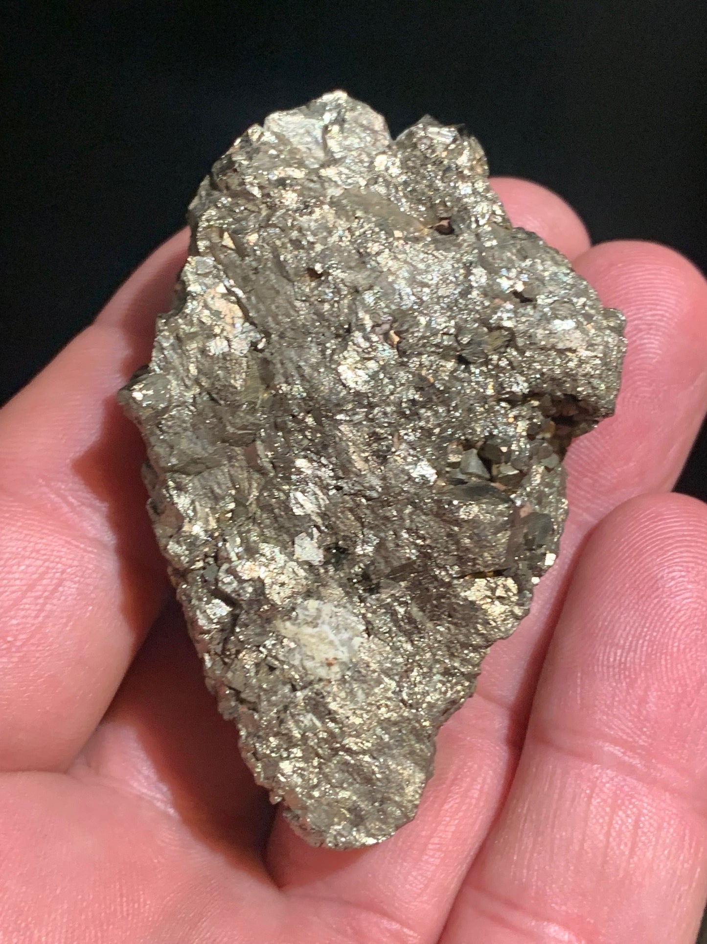 Pyrite, spécimen brut de 62 x 43 x 34 millimètres - 111,1 grammes