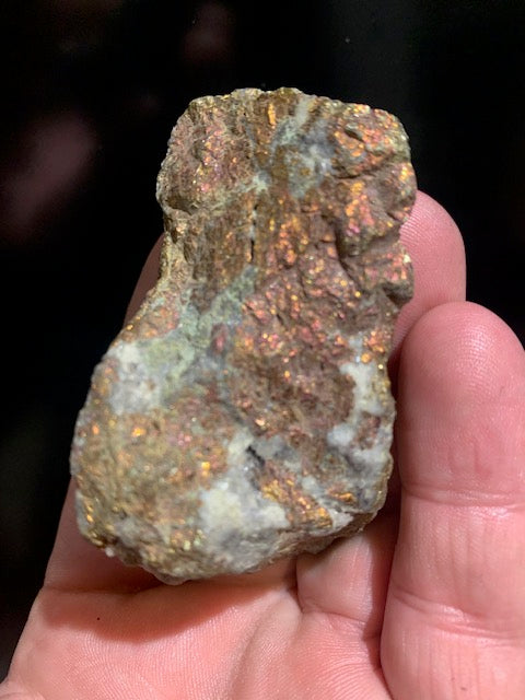 Chalcopyrite, spécimen brut de 72 x 42 x 37 millimètres - 120,7 grammes
