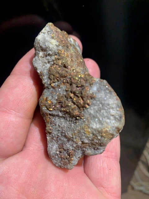 Chalcopyrite, spécimen brut de 72 x 42 x 37 millimètres - 120,7 grammes