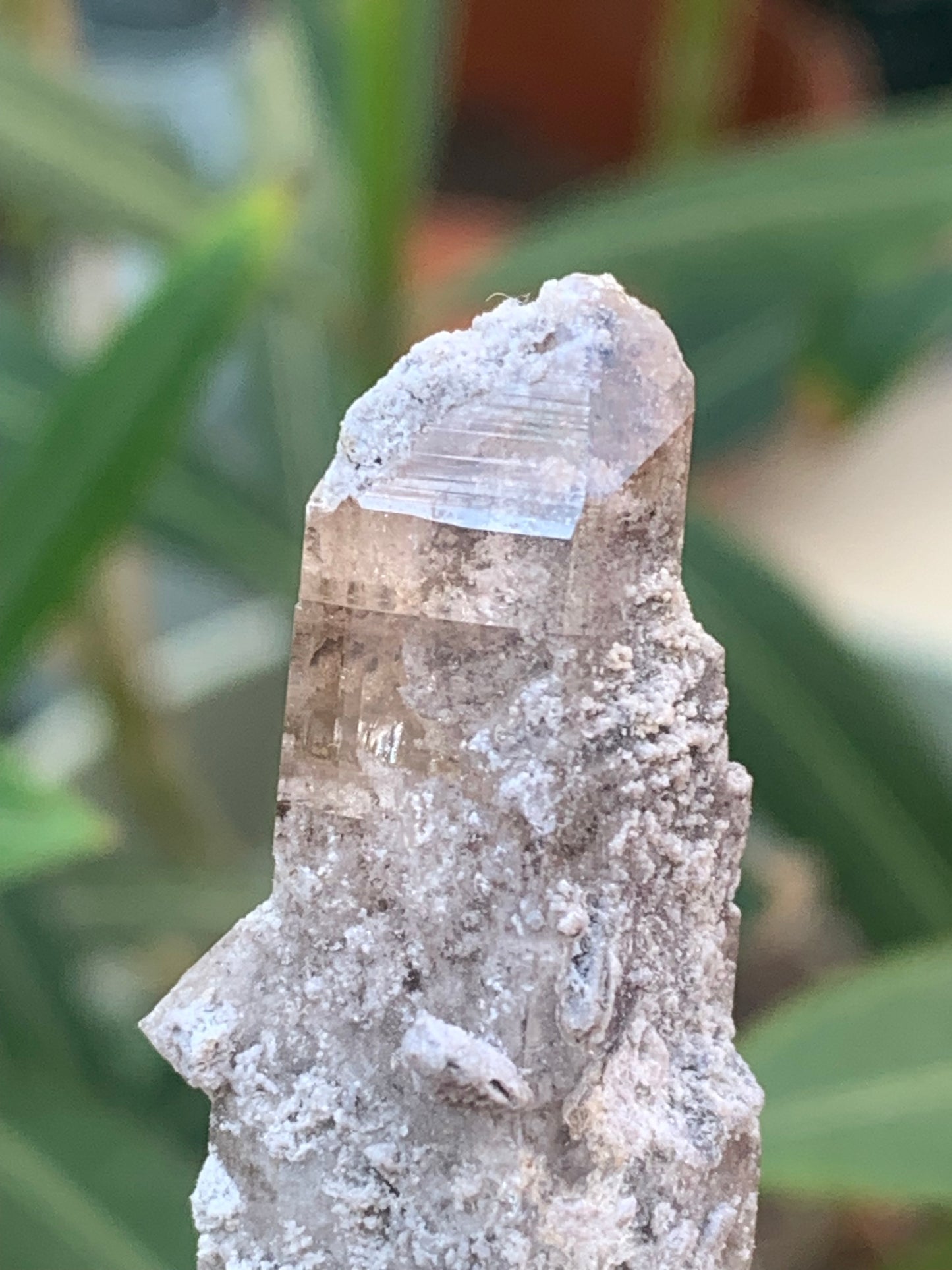 Topaze Impériale, superbe cristal naturel de 55mm x18 x15 - 13,1 grammes. Belle pièce de collection, unique et assez rare !