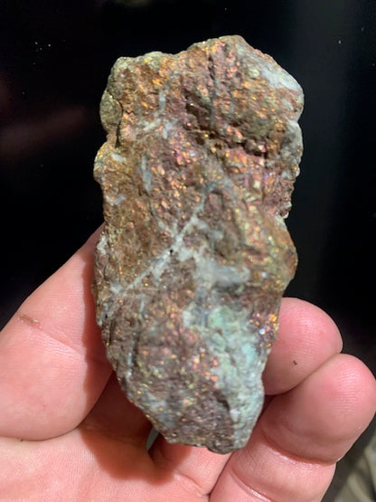 Chalcopyrite, spécimen brut de 72 x 42 x 37 millimètres - 120,7 grammes
