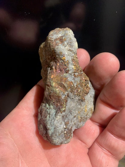 Chalcopyrite, spécimen brut de 72 x 42 x 37 millimètres - 120,7 grammes