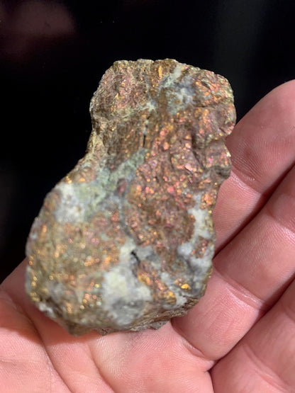 Chalcopyrite, spécimen brut de 72 x 42 x 37 millimètres - 120,7 grammes